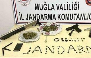 Seydikemer’de uyuşturucu, tarihi eser ve ruhsatsız...