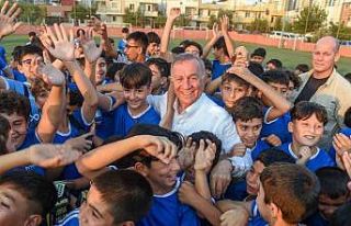 Seyhan Belediye Başkanı geleceğin yıldızlarıyla...