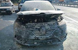 Seyir halinde otomobil alev alev yandı