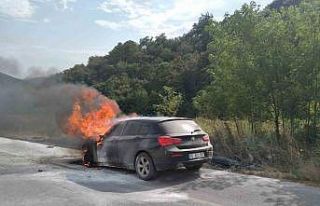 Seyir halindeki otomobil alevlere teslim oldu