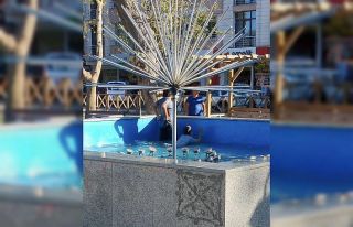 Sıcaktan bunalan çocukların havuz keyfi