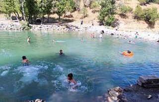 Sıcaktan bunalanlar soluğu Tağar Çayı’nda aldı