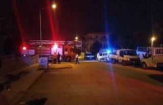 Şikayet edilince evdeki eşyayı yakıp, polise direndi