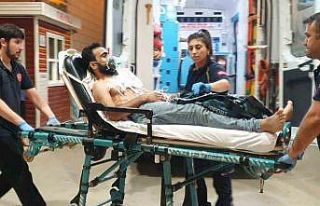 Silahla yaralandı, bakkala sığındı