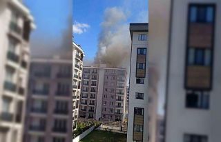 Silivri’de bir binanın çatısında çıkan yangın...