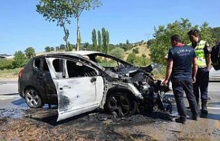 Simav’da seyir halindeyken yanan araç küle döndü