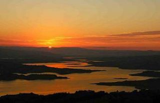 Sır Barajında gün batımı görsel şölen sunuyor
