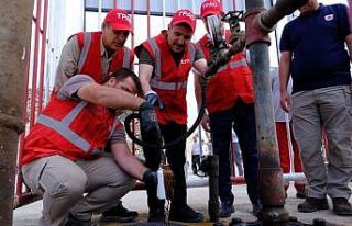 Şırnak Valisi Atay petrol sahasında incelemelerde...