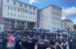 Şişli’de 7 düzensiz göçmen ile 2 aranan şahıs...