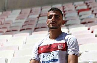 Sivasspor, Yunan stoper Achilleas Poungouras’ı...