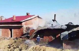 Sivas’ta köyde çıkan yangında iki ev kullanılamaz...