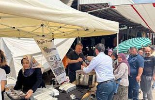 Siyah pirinçle yapılan aşure ikram edildi