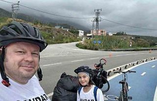 Sökeli eğitimci, oğluyla Ege’den Hatay’a bisikletle...