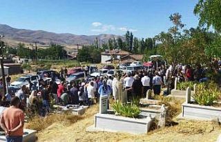 Suda boğulan çocuk son yolculuğuna uğurlandı