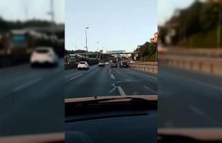 Sürücülerin trafikte inatlaşması kamerada