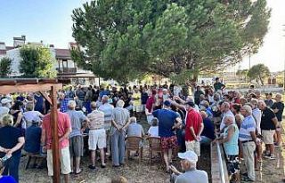 Susuz site sakinleri eylem yaptı, muhtar borcu ödeme...