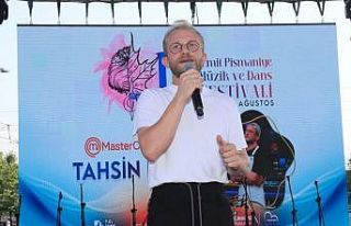 Tahsin Küçük, pişmaniye festivalinde sevenleriyle...