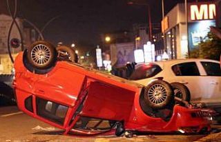 Takla atan otomobili bırakıp kaçtı