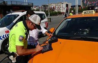Taksim’deki denetimde 4 taksiye para cezası kesildi