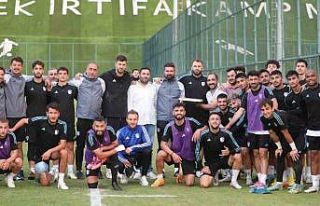 Taraftardan Erzurumspor’a  tatlı dopingi