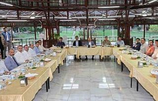 Tayini çıkan mülki idare amirlerine veda yemeği