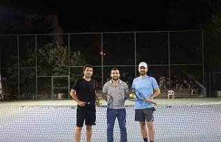 Tenis turnuvası Selçuk Kılıç kazandı.