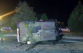 Ters şeride giren otomobil kazaya neden oldu: 1 ölü,...