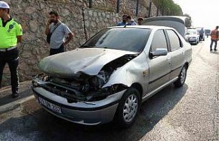 Tıra çarpan otomobilden dumanlar yükseldi: 1 yaralı