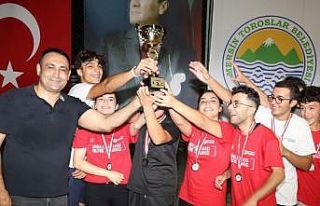 Toroslar Belediyesinin Zafer Kupası’nda dostluk...