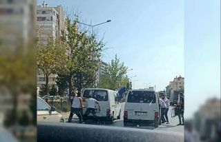 Trafikte tekmeli tokatlı kavga kamerada