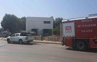 Trafo yangını korkuttu, belediye binası boşaltıldı