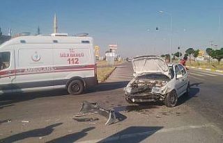 Traktör ile otomobil çarpıştı: 3 yaralı