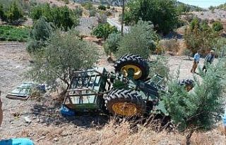 Traktör şarampole devrildi: 1’i ağır 8 yaralı