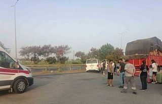 Tur minibüsü önce bariyere, sonra yayaya çarptı:...