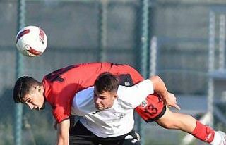 Turgutluspor, hazırlık maçında Bornova 1877 ile...