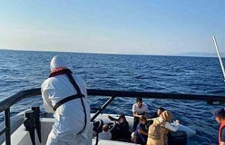 Türk kara sularına geri itilen 19 düzensiz göçmen...