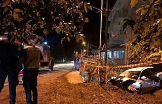 Türkeli’de otomobil duvara çarptı: 1 yaralı