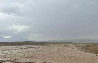 Türkiye-İran yolu sele teslim oldu