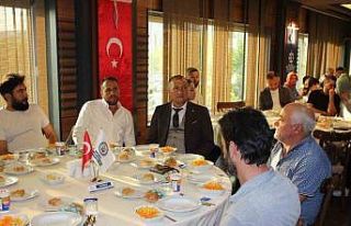 "Türkiye kanatlı et üretiminde kendi kendine...