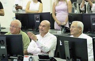 Türkiye’de bir ilk: İzmir’de taksimetreler uzaktan...