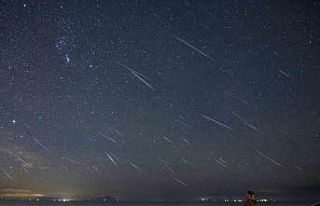 Tuz gölünde meteor yağmuruyla eşsiz görüntüler...