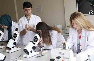 Uluslararası öğrenciler Türkçe öğreniyor, en...