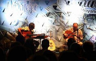 Ünlü gitaristten tarihi konakta muhteşem konser