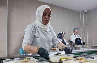 Ünye’de kurulan aşevi, ihtiyaç sahiplerine hizmet...