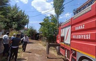 Uşak’ta çıkan yangında ev ve traktör zarar...