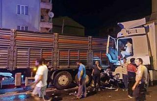 Uşak’ta kamyon tıra arkadan çarptı: 1 yaralı