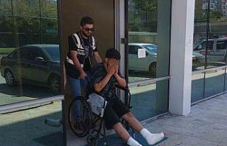 Uyuşturucu şüphelisi polisten kaçarken ayakları...