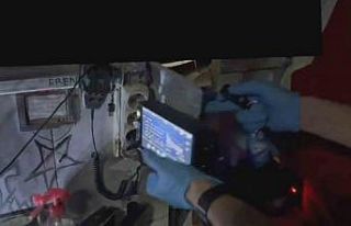 Uyuşturucuyu gizlemek için uzaktan kumandalı duvar...