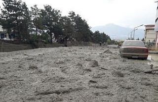 Üzümlü’de sel zarara yol açtı