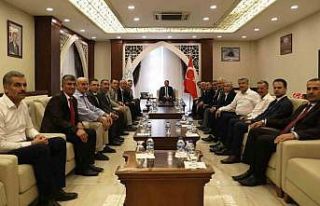 Vali Ali Çelik, muhtarların sorunlarını dinledi